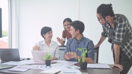 Business Meeting. Small Start up 스톡 동영상 비디오(100% 로열티 프리) 1016216374 | Shutterstock