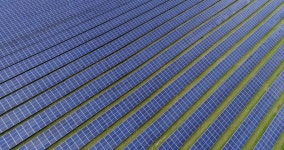 Solar Panels in Aerial View 스톡 동영상 비디오(100% 로열티 프리) 1016523001 | Shutterstock
