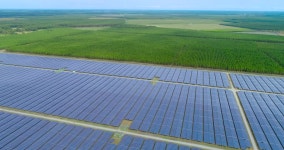 Solar Panels and Forest in 스톡 동영상 비디오(100% 로열티 프리) 1016738920 | Shutterstock