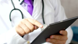 Medical Doctor Using Touchscreen Digital 스톡 동영상 비디오(100% 로열티 프리) 1016860267 | Shutterstock