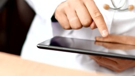 Medical Doctor Using Touchscreen Digital 스톡 동영상 비디오(100% 로열티 프리) 1016921545 | Shutterstock