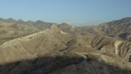 Aerial Descend of a Barren 스톡 동영상 비디오(100% 로열티 프리) 1017679462 | Shutterstock