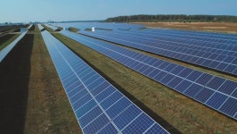 Solar Battery Farm On Meadow. 스톡 동영상 비디오(100% 로열티 프리) 1018457713 | Shutterstock