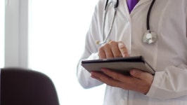 Medical Doctor Using Modern Touchscreen 스톡 동영상 비디오(100% 로열티 프리) 1019832532 | Shutterstock