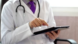 Medical Doctor Using Modern Touchscreen 스톡 동영상 비디오(100% 로열티 프리) 1019832544 | Shutterstock