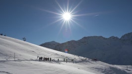 A Bunch of People Walking 스톡 동영상 비디오(100% 로열티 프리) 1023242938 | Shutterstock