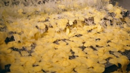 Flow of Potato Crisps is 스톡 동영상 비디오(100% 로열티 프리) 1028601662 | Shutterstock