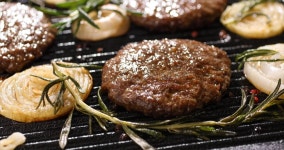 Grilling Burgers On the Grill 스톡 동영상 비디오(100% 로열티 프리) 1030853309 | Shutterstock