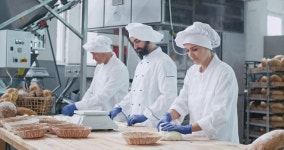 크레이지베이커(Crazy Baker) | Very Charismatic Baker Woman with 스톡 동영상 비디오(100% 로열티 프리) 1033067474 | Shutterstock