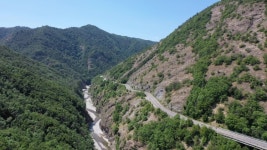 Beautiful Highway in the Middle 스톡 동영상 비디오(100% 로열티 프리) 1034875934 | Shutterstock