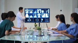 Asian Medical Team Present X-ray 스톡 동영상 비디오(100% 로열티 프리) 1035208229 | Shutterstock