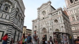 Florence, September 2019: Tourists in 스톡 동영상 비디오(100% 로열티 프리) 1037330279 | Shutterstock