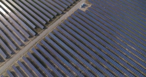 Solar Panel Farm Aerial View 스톡 동영상 비디오(100% 로열티 프리) 1037418203 | Shutterstock
