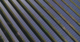 Solar Panel Farm Aerial View 스톡 동영상 비디오(100% 로열티 프리) 1037418215 | Shutterstock