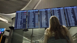Woman in International Airport Near 스톡 동영상 비디오(100% 로열티 프리) 1044202504 | Shutterstock