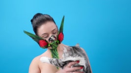 Woman with Parot Body Art 스톡 동영상 비디오(100% 로열티 프리) 1049811040 | Shutterstock