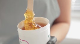Cosmetician Takes the Sugar Paste 스톡 동영상 비디오(100% 로열티 프리) 1055437298 | Shutterstock