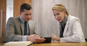 어썸피플MSO | Ms Business People Having Video 스톡 동영상 비디오(100% 로열티 프리) 1055472839 | Shutterstock