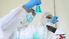 Asian and Caucasian Scientist Wearing 스톡 동영상 비디오(100% 로열티 프리) 1055522711 | Shutterstock