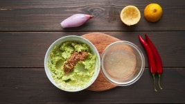 Process of Cooking Homemade Guacamole 스톡 동영상 비디오(100% 로열티 프리) 1056693761 | Shutterstock