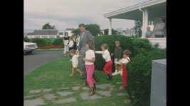 1960s: John F Kennedy Walks 스톡 동영상 비디오(100% 로열티 프리) 1057356613 | Shutterstock