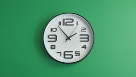 Single White Office Clock Hanging 스톡 동영상 비디오(100% 로열티 프리) 1058355061 | Shutterstock