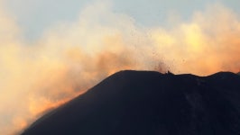 Etna Volcano Eruption 스톡 비디오 동영상 - 4K/HD 비디오 클립 | Shutterstock