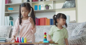 Dolly Shot with Asian Kids 스톡 동영상 비디오(100% 로열티 프리) 1058600068 | Shutterstock