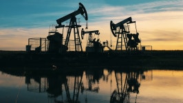 Oil Pumpjacks Working at Oilfield 스톡 동영상 비디오(100% 로열티 프리) 1061234134 | Shutterstock
