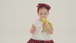 Little Girl in Plaid Headband 스톡 동영상 비디오(100% 로열티 프리) 1061698549 | Shutterstock