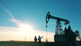 Business Negotiations at Oil Field 스톡 동영상 비디오(100% 로열티 프리) 1062710467 | Shutterstock