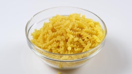 Uncooked Fusilli Pasta Falling Into 스톡 동영상 비디오(100% 로열티 프리) 1068984349 | Shutterstock