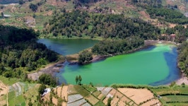 Cloud Shadowe On Lake Warna 스톡 동영상 비디오(100% 로열티 프리) 1071420010 | Shutterstock