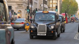 London, Uk - April, 2019: 스톡 동영상 비디오(100% 로열티 프리) 1071828133 | Shutterstock