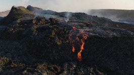 Aerial: Spectacular Volcano Geldingadalir Eruption 스톡 동영상 비디오(100% 로열티 프리) 1071903133 | Shutterstock
