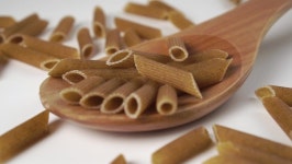 Falling Dry Uncooked Integral Pasta 스톡 동영상 비디오(100% 로열티 프리) 1072925609 | Shutterstock