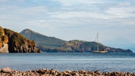 The Island of Vulcano Seen 스톡 동영상 비디오(100% 로열티 프리) 1074313121 | Shutterstock