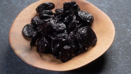 Pitted Dried Prune in Wooden 스톡 동영상 비디오(100% 로열티 프리) 1074728858 | Shutterstock
