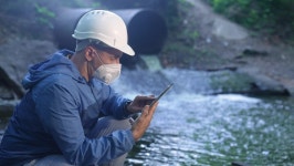 Water Treatment Engineer Examines Environmental 스톡 동영상 비디오(100% 로열티 프리) 1074843917 | Shutterstock