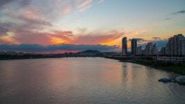 남산타워가 내려다보이는 높이와 공중에서 서울시의 스카이라인을 스톡 동영상 비디오(100% 로열티 프리) 1079504144 | Shutterstock