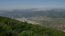 A Paraglider Paragliding Over a 스톡 동영상 비디오(100% 로열티 프리) 13363451 | Shutterstock