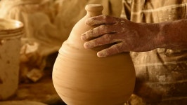 Traditional Pottery Making in Bahrain 스톡 동영상 비디오(100% 로열티 프리) 14981818 | Shutterstock