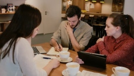 Small Business Team Meeting in 스톡 동영상 비디오(100% 로열티 프리) 17639722 | Shutterstock