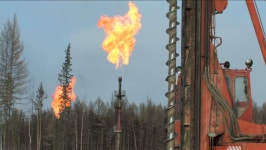 Torches Oil and Gas Field 스톡 동영상 비디오(100% 로열티 프리) 1804286 | Shutterstock