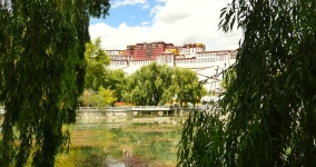 4k Potala Reflection On Lake 스톡 동영상 비디오(100% 로열티 프리) 18727439 | Shutterstock
