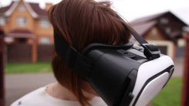 Young Redhead Woman Using Virtual 스톡 동영상 비디오(100% 로열티 프리) 19136686 | Shutterstock