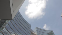 Milano Piazza Gae Aulenti 스톡 동영상 비디오(100% 로열티 프리) 19494814 | Shutterstock