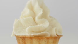Decorating Cake with Cream. 스톡 동영상 비디오(100% 로열티 프리) 21973375 | Shutterstock