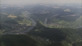 Bends in the Mosel River 스톡 동영상 비디오(100% 로열티 프리) 23990485 | Shutterstock