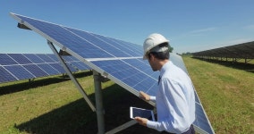 Engineer Expert in Solar Energy 스톡 동영상 비디오(100% 로열티 프리) 26452820 | Shutterstock
